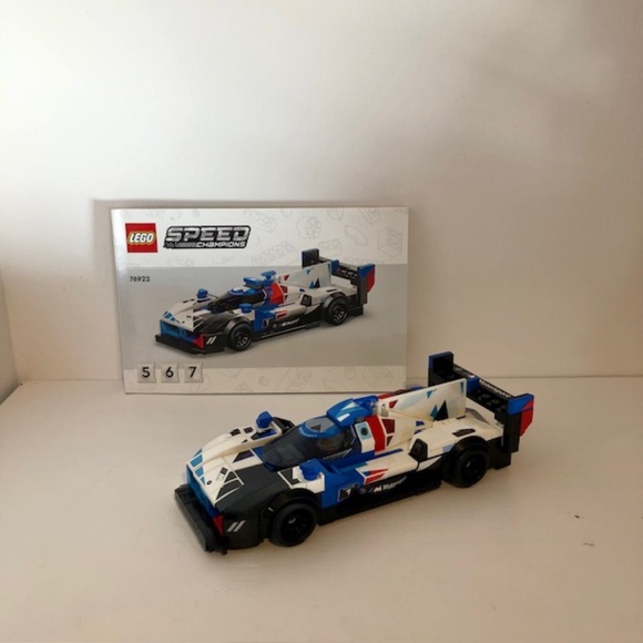 Lego Speed Champions BMW M4 GT3 & BMW M Hybrid V8 Race Cars (76922), Full Set - Picture 3 of 4